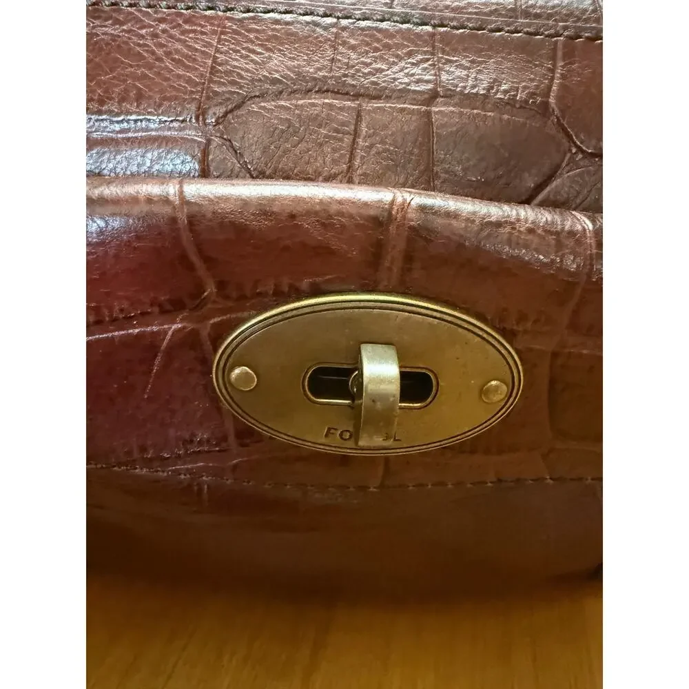 Vintage Fossil Reissue Frame Doctor bag croc embossed leather stylish classy
